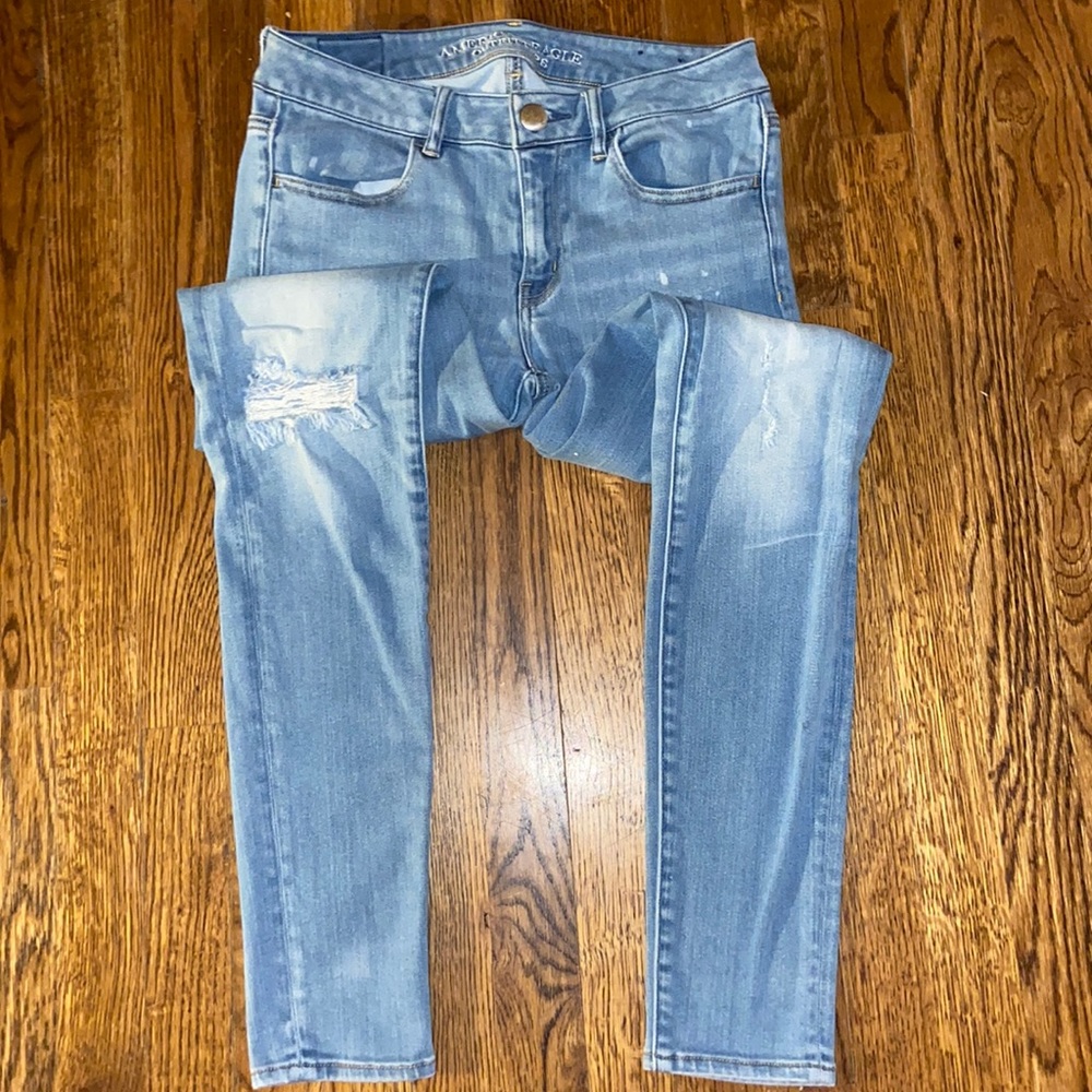 American Eagle Distressed Skinny jean
